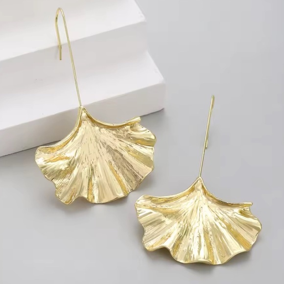 NEW ZARA  Gold Leaf Earrings - Picture 8 of 13